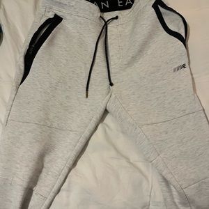 american eagle joggers